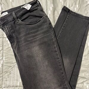 Levi’s Women’s Black Mid Rise Straight Jeans